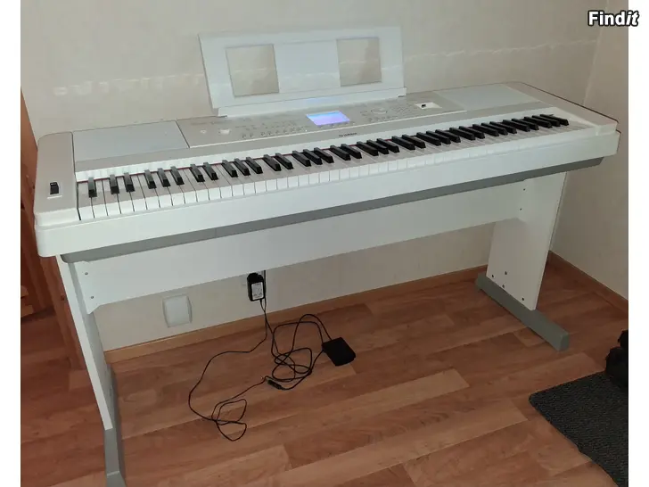 Säljes Yamaha Portable Grand DXG-660