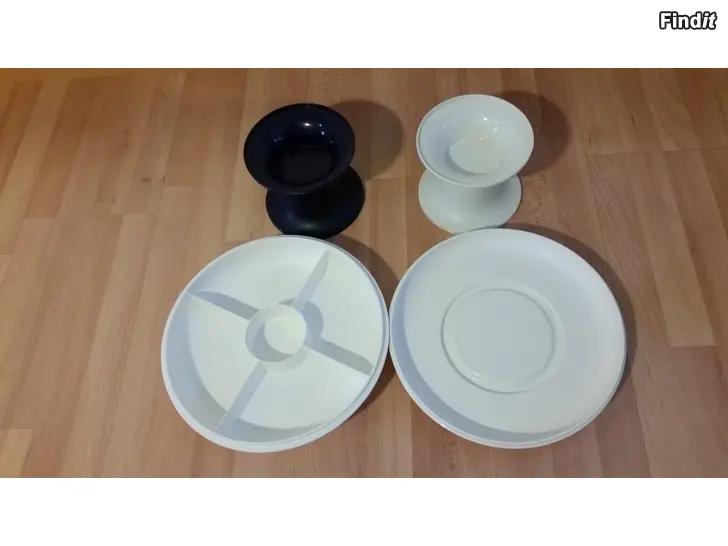 Myydään Tupperware juhlatarjotin 4 osaa   -hinta 12e