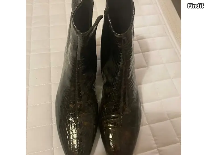 Myydään Tyylikkäät Nilkkurit joka säähän VAGABOND, koko 41