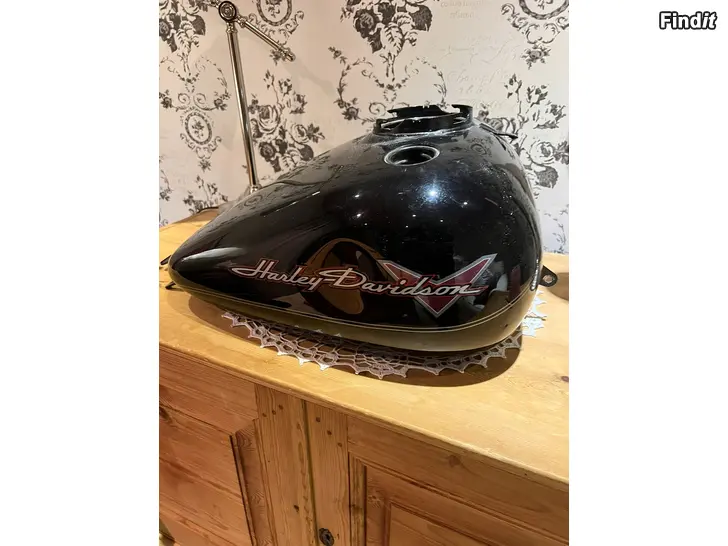 Myydään Harley-Davidson tankki