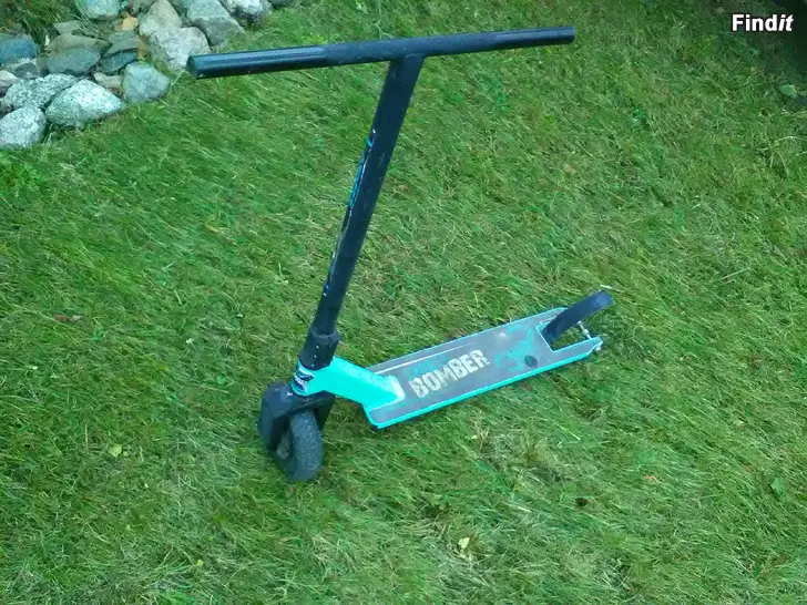 Vaihdetaan Off-road PumpTrack potkulauta Scorpion street bomber