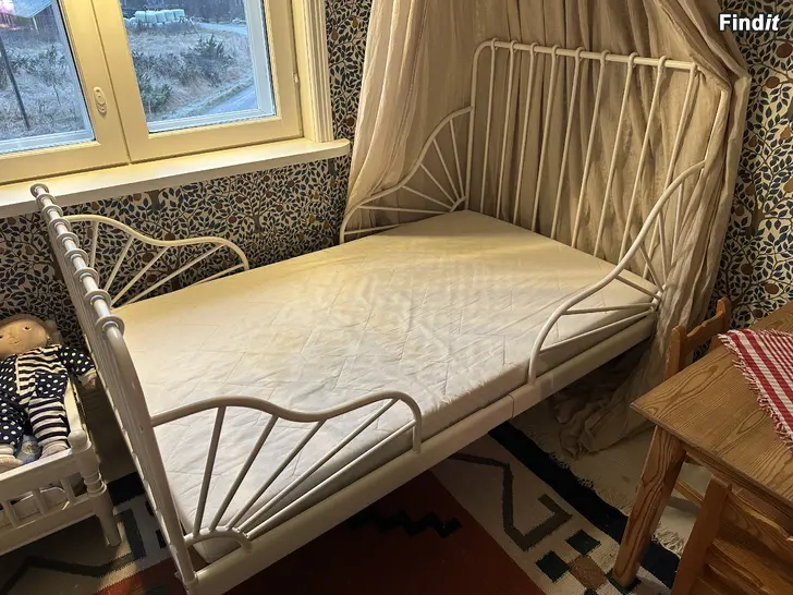 Säljes Växasäng med utdragbar stomme