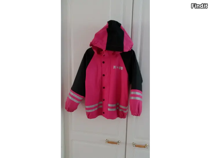 Myydään Lindex Rainwear vuorellinen sadetakki koko 116 10e