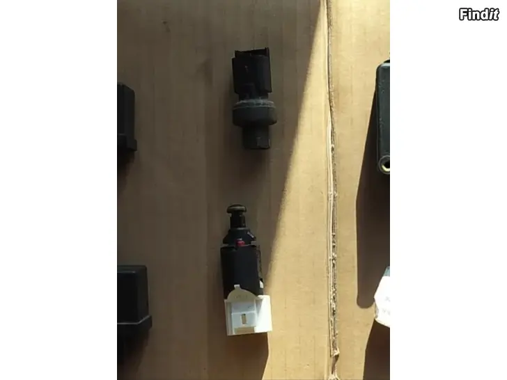 Myydään Bitron polttoainepumpunrele jarruvalokytkimenanturi