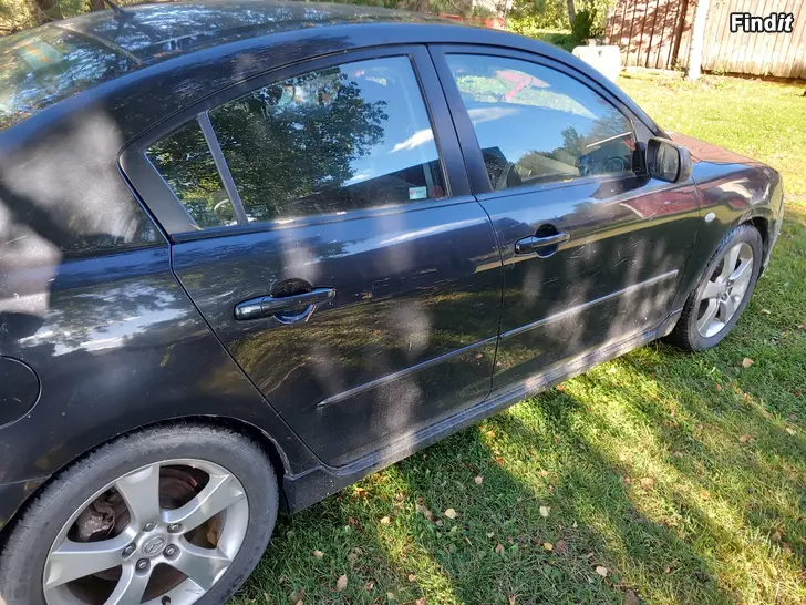 Myydään Mazda 3  2.0B 2005 sedan osia+1.6