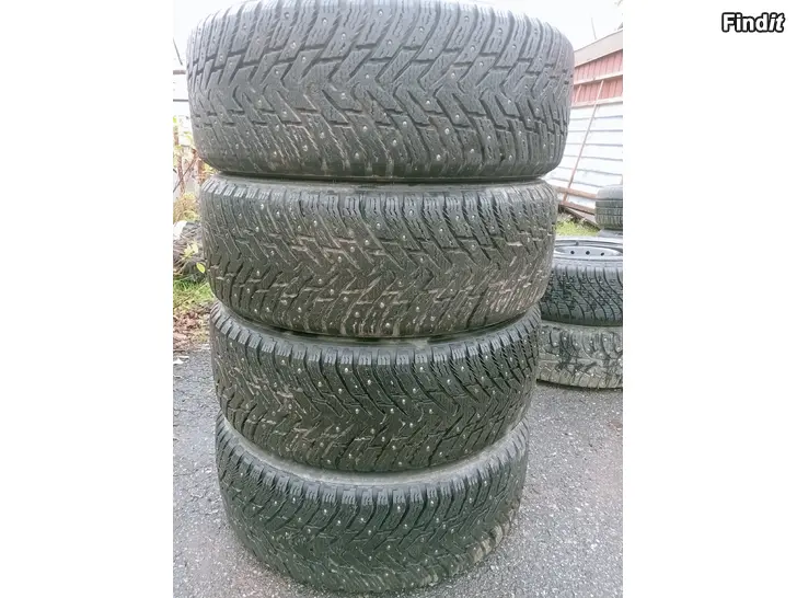 Myydään Nokian nastarenkaat 225/65R17 101T vanteet 5-108 Rellu