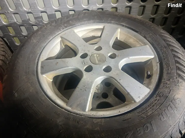 Säljes Vinterdäck Toyota rav4 215 70 16