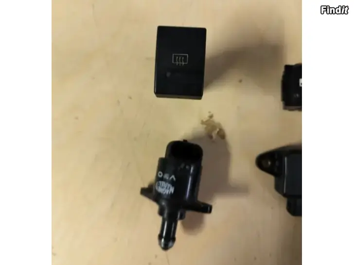 Myydään Ahtopaineanturi tyhjäkäyntianturi takalasinlämmityskytkin