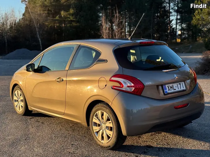 Myydään Peugeot 208 1.4Vti 95 3-ovinen 2012