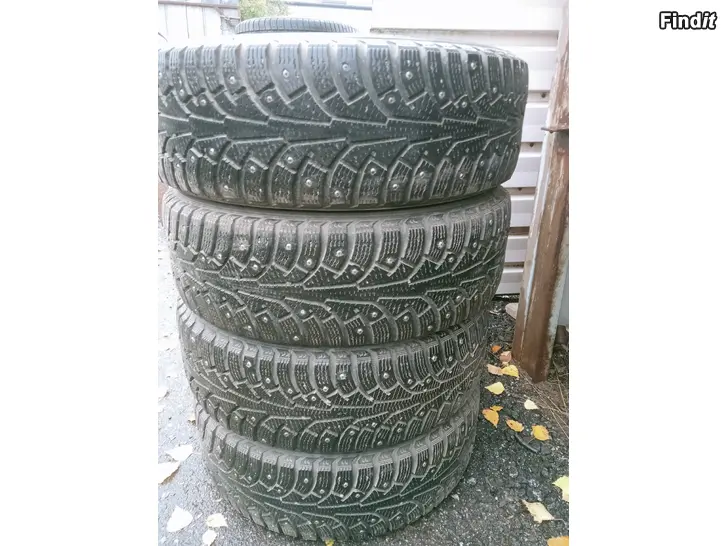 Säljes Nokian nastarenkaat 185/60R15 vanteet Ford 5-108