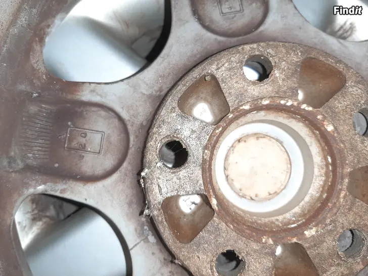 Myydään 5x114.3 15 Fondmetal vanteet kesärenkailla
