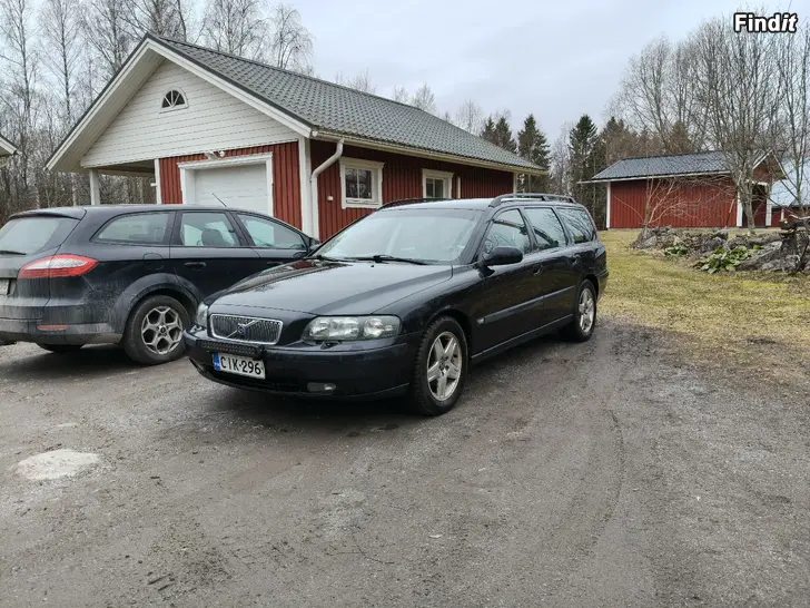 Myydään Volvo v70