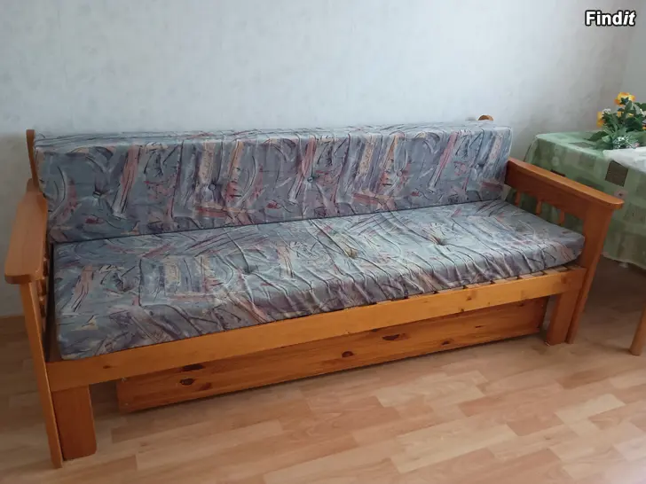 Myydään Petaussohva laatikolla