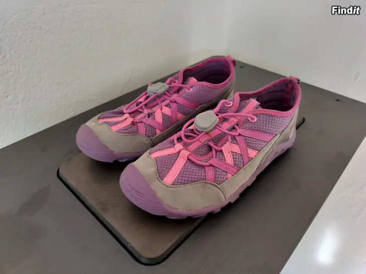 Säljes Barfotaskor Merrell 34