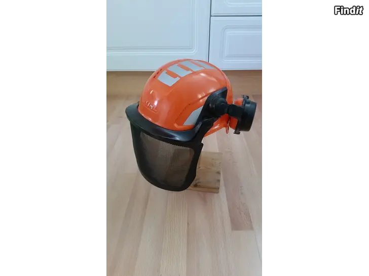 Säljes STIHL WILD KIDS lasten leikkikypärä oranssi -hinta 12e