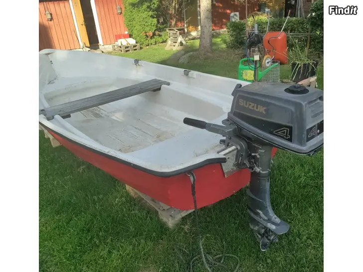 Säljes Roddbåt 395cm med Suzuki 4hk