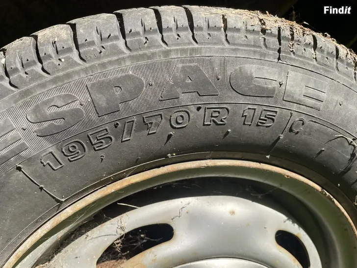 Myydään Ford transit 2002 kesärenkaat