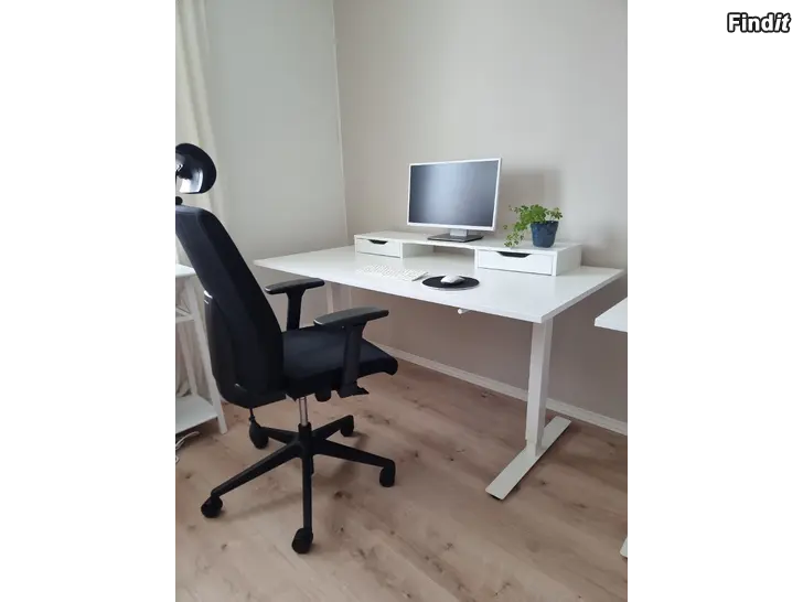 Säljes Ikea Skarsta höj- och sänkbart skrivbord med Alex tilläggsdel, skilt eller tillsammans