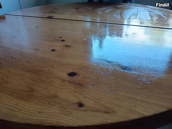 Säljes Runt köksbord