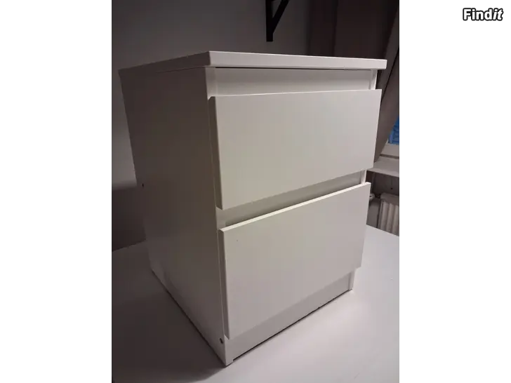 Säljes Ikea nattduksbord / yöpöytä