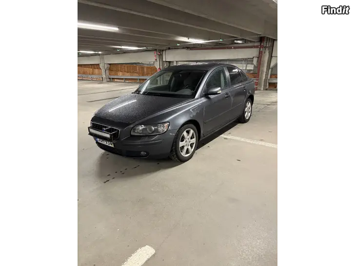 Myydään Volvo S40 2005