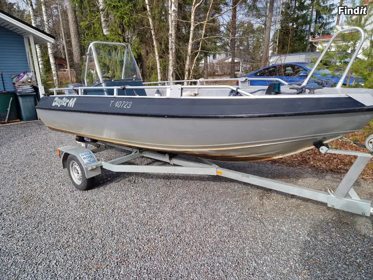 Myydään Buster M 2004 ja Yamaha F40 2004. noin 480 tuntia