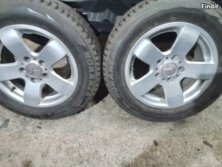 Säljes Vinterdäck och 15tums fälgar