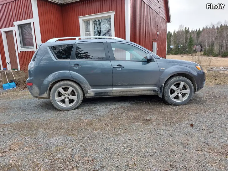 Myydään Mitsubishi Guatlander 2.0 -08 kokonaan tai osina