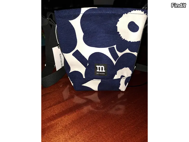 Säljes Marimekko Iltanen pieni unikko laukku