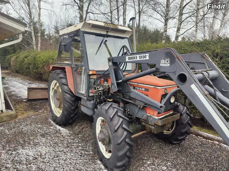Säljes ZETOR 7045 MED FRONTLASTARE