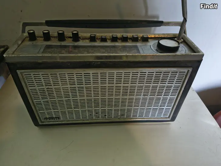 Myydään Vanha radio