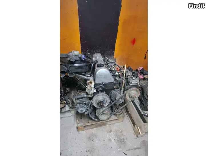 Säljes W123 240D motor + växellåda