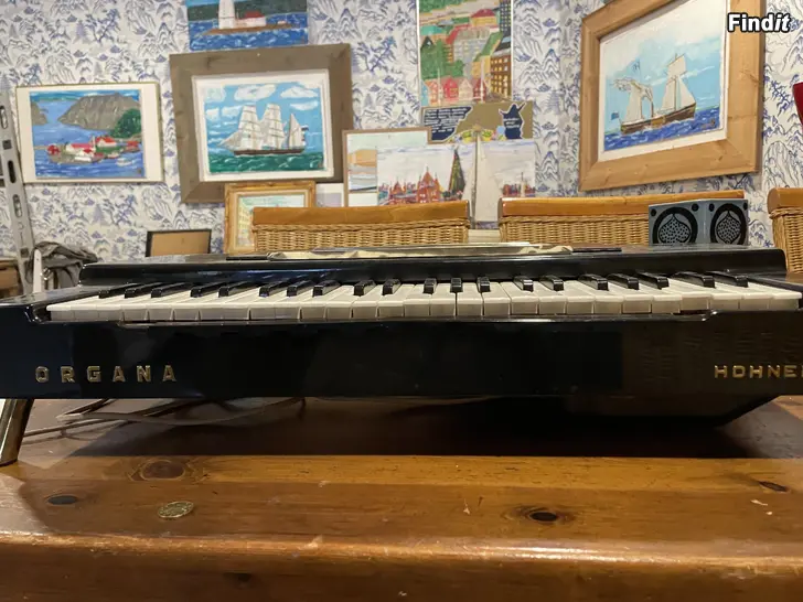 Säljes Bärbar el orgel för samlare