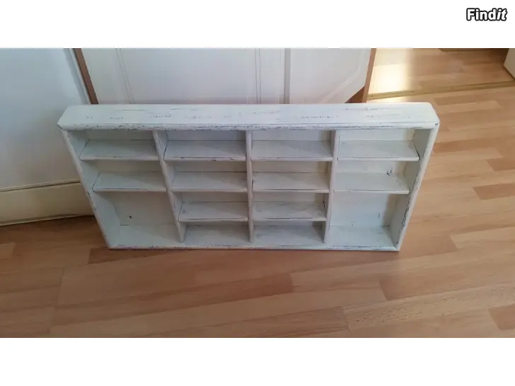 Myydään Puulokerikko seinähylly valkoinen  -hinta 12e