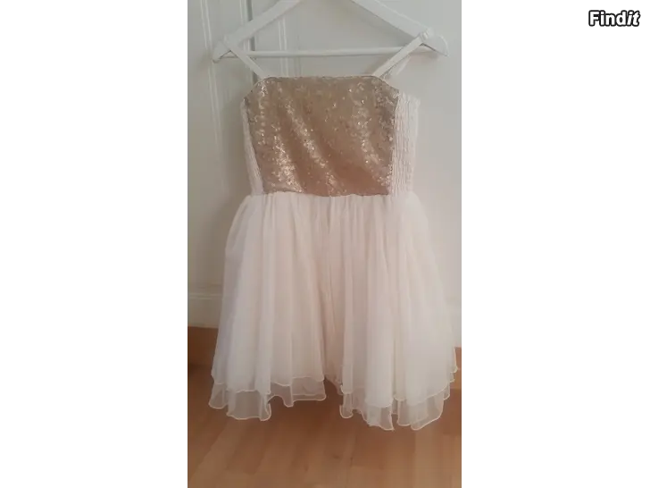 Myydään Lindex Kids mekko olkaimilla koko 128  -hinta 5e