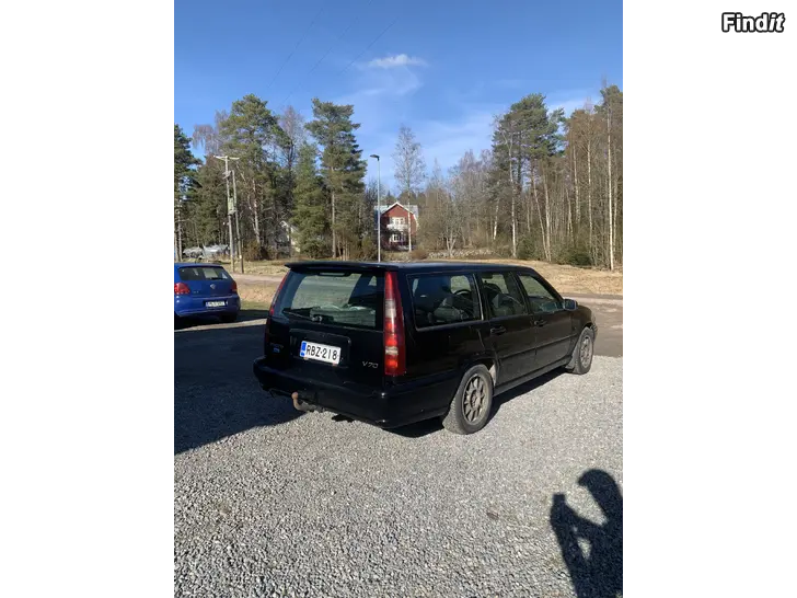 Myydään Volvo v70
