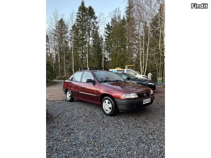 Myydään Opel astra -98