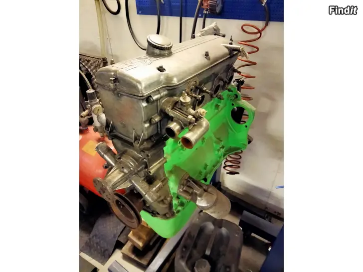 Myydään BMW E21 moottori