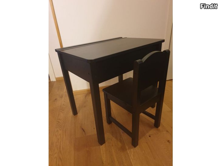 Säljes IKEA Sundvik pulpet + stol