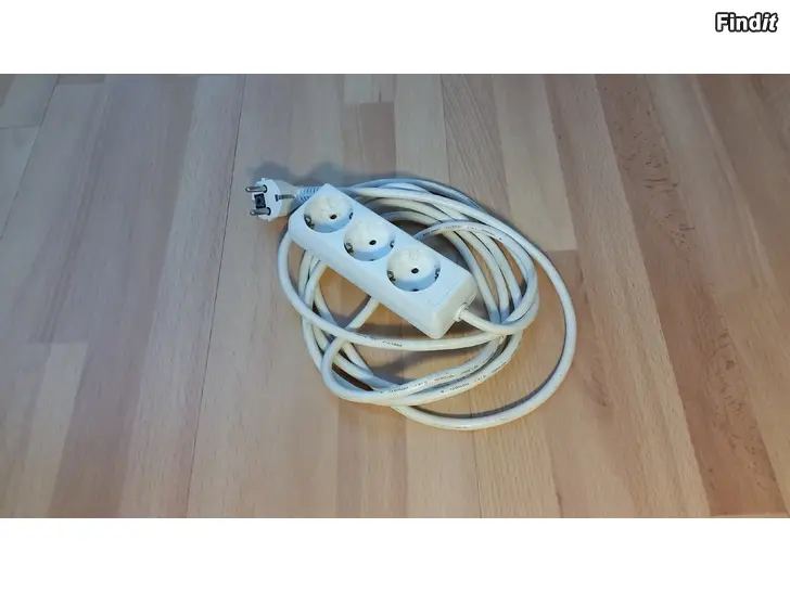 Säljes Jatkojohto 3m 3 pistorasiaa valkoinen 2e
