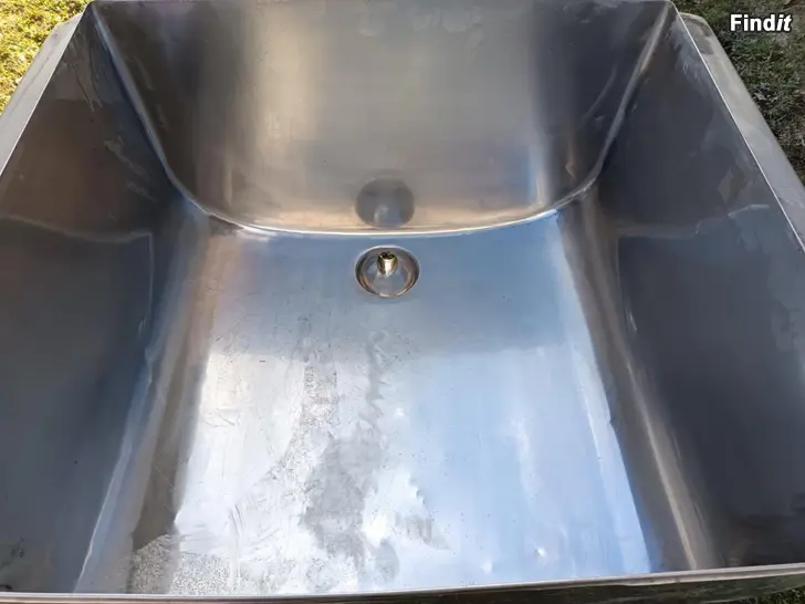 Myydään Iso rosteri allas