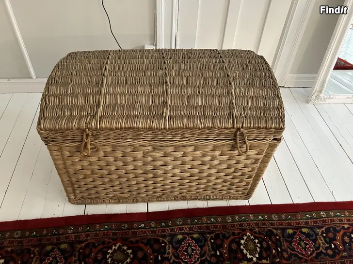 Myydään Gammal rottingkista