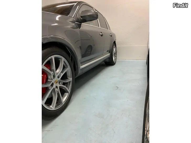 Myydään Porsche Tyres