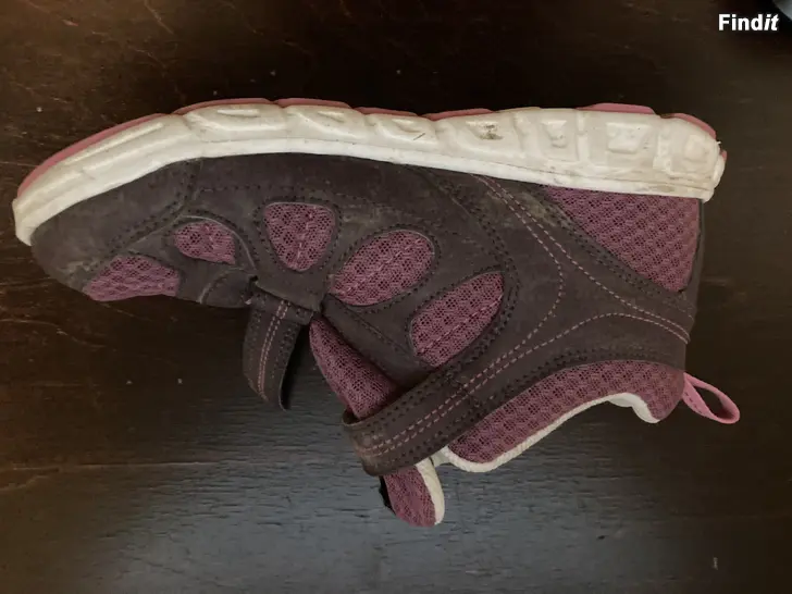 Säljes Viking pesunkestävät lasten kengät koko Eur 35