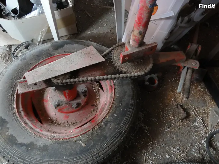 Myydään Som stödhjul till plog eller annat