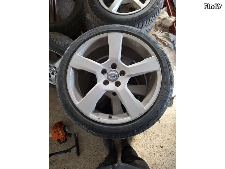Säljes Volvo 18 alufälgar