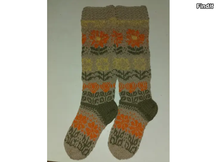 Myydään Pitkävartiset kukkasukat