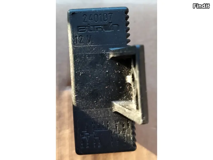 Säljes 240107 Bitron polttoainepumpunrele Bitron polttoainepumpunrele 240107 G CARTIER Rele Bitron rele