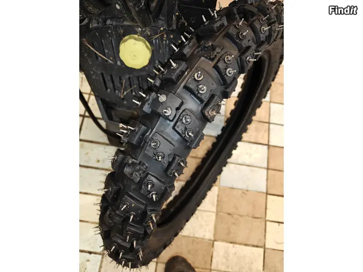 Myydään Piikki rengas. 19 tuumaa