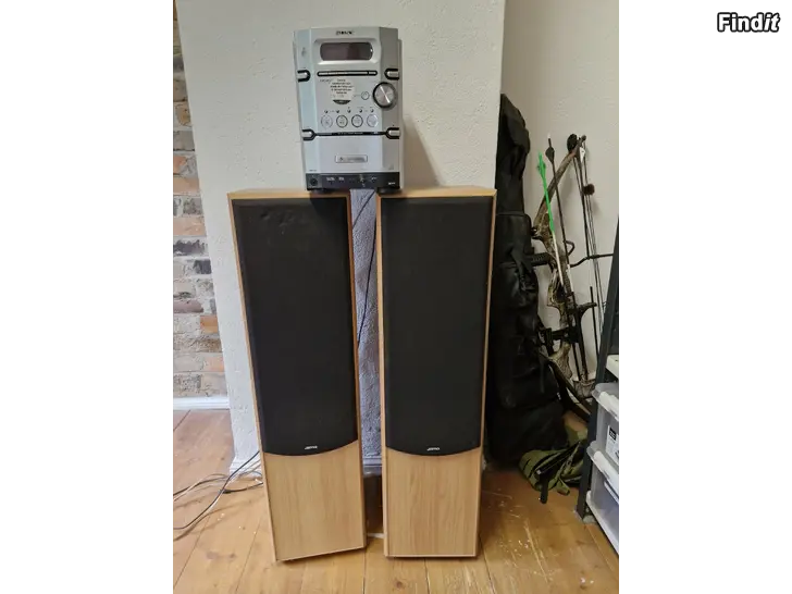 Myydään Stereo med högtalare